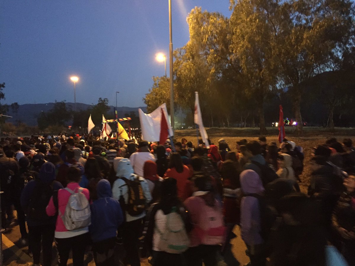 Iglesiastgo's tweet photo. #Teresita2018 en marcha❗️Ya comienzan los primeros peregrinos a caminar los 27 kilómetros hasta el Santuario de Santa Teresa de Los Andes ⛪️ https://t.co/CBBWARg4T8