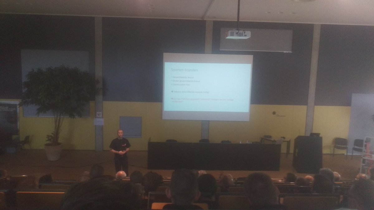 GeertsBram's tweet photo. Dus 4 soorten branden. Geventileerde brand , ondergeventileerde brand , construction fire. Én het hart dat brandt vol passie voor het vak @CFBT_BE speecht bangelijk op #bwcongres https://t.co/F4mlqTjDDd