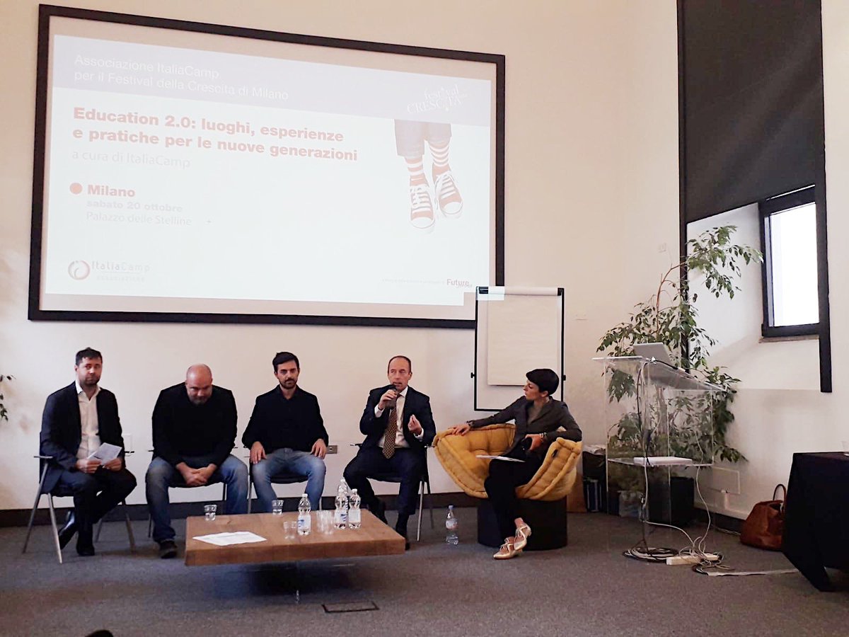 Italiacamp's tweet photo. Live dal @FestCrescita per parlare di nuovi modelli, luoghi ed esperienze di #Educazione 🥇✨ Un sabato mattina in pieno stile ItaliaCamp ✌🏻#FestivalCrescita18 https://t.co/opzD0a67uz