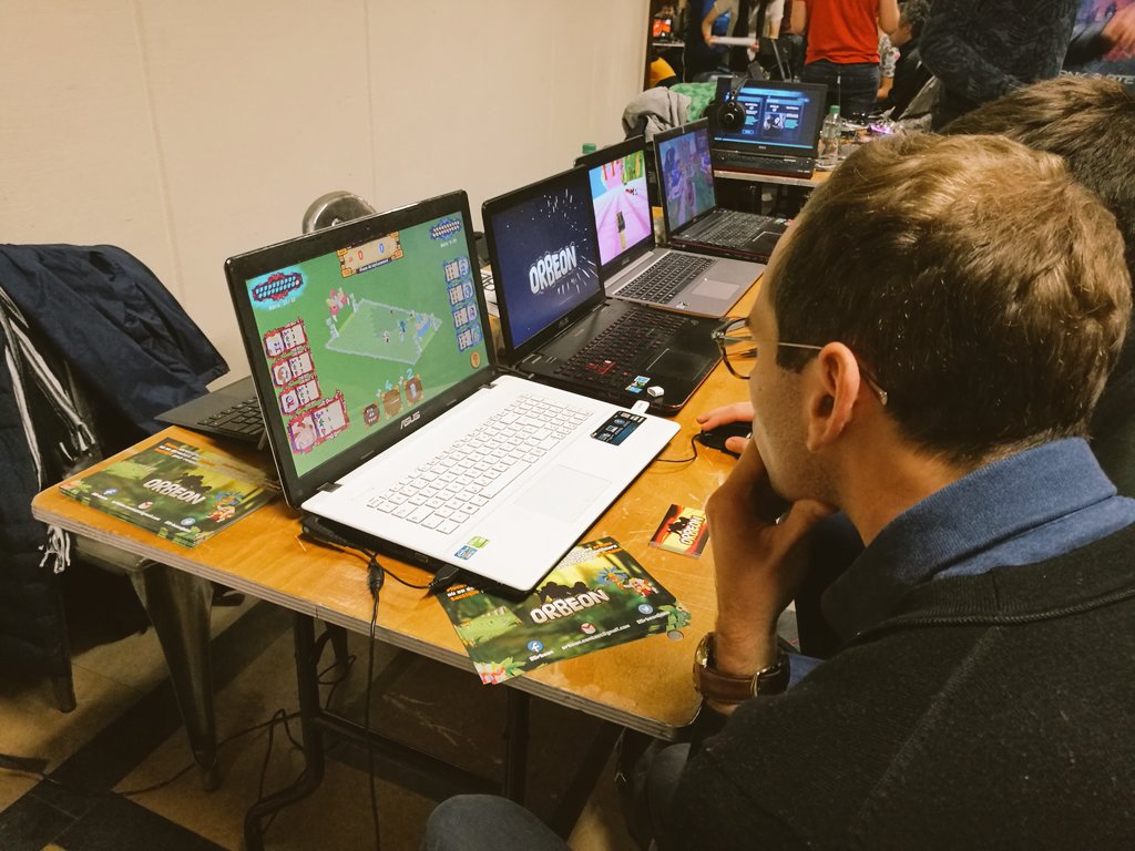 OrbeonGame's tweet photo. 🎮 Nous sommes bien installés à @IndieCade Europe ! Venez nous retrouver à côté des amphis pour défier nos développeurs sur #orbeon ! 😁  #indiecadeeurope #indiegame https://t.co/Qh4UfwhGUp
