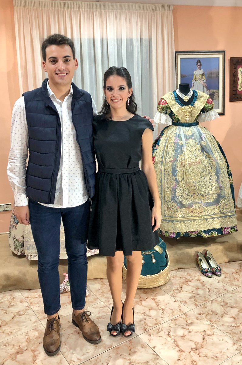 oscarciscar's tweet photo. Ahir vaig estar a Algemesí visitant a Silvia Torner que serà la fallera major de la ciutat per a les properes #Falles2019 #Fallerio #OrgullAmiga #FallesUNESCO https://t.co/GW7cBUnjVF