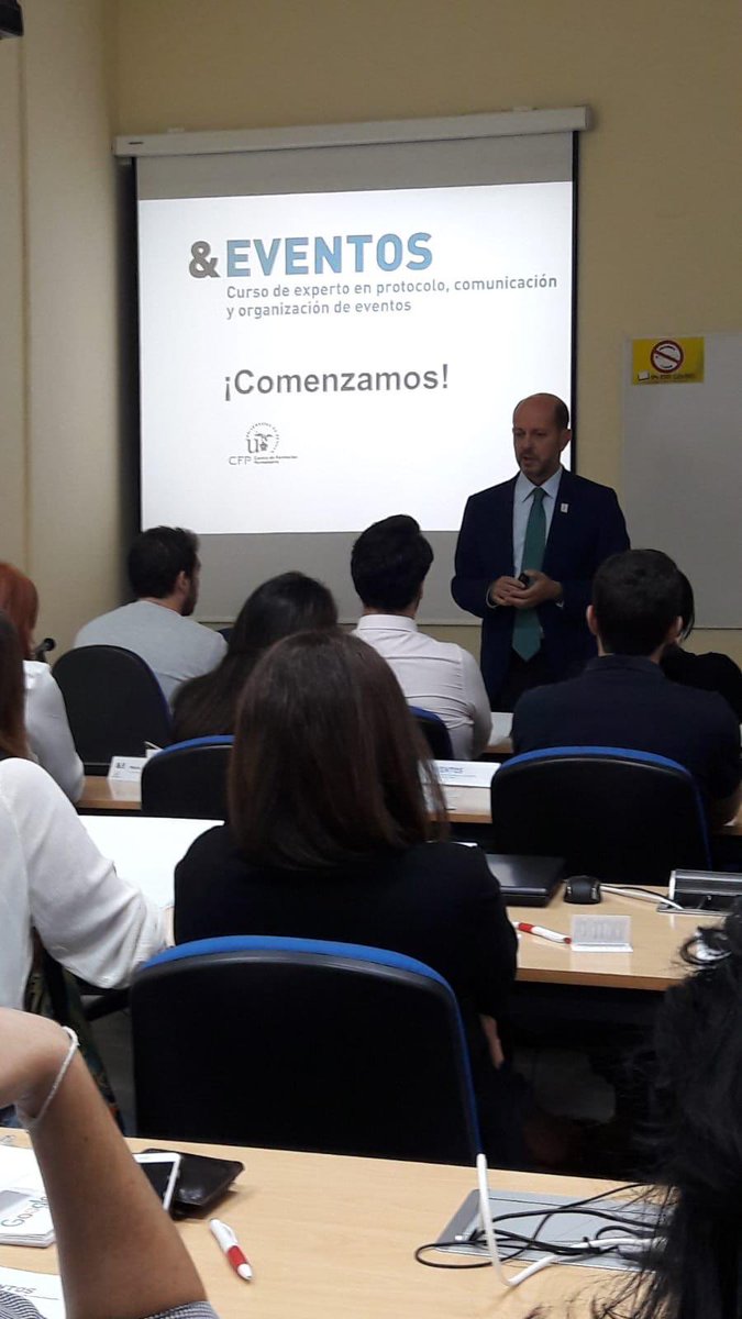 cursoeventos's tweet photo. Comenzamos!! Bienvenida a nuestros alumnos de la IV Edición! #cursoprotocolo #yeventos #Sevilla @CFP_unisevilla @Gabifcom @unisevilla https://t.co/HbdVL8serN