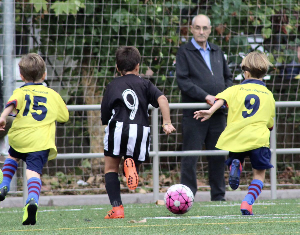 pbanguera's tweet photo. PREBE C |
🔊 Els nostres han perdut davant un molt bon rival. Gran reacció als darrers minuts amb 3 gols! .
Prebe C 3 🆚 6 Montgat
Anem per bon camí! 👏🏻
—
#prebeC #AngueravsMontgat #SomhiPenya https://t.co/UUirW5pAEp