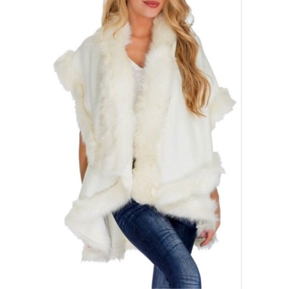 lissyface222's tweet photo. So good I had to share! Check out all the items I'm loving on @Poshmarkapp from @marianne_oleson #poshmark #fashion #style #shopmycloset #bernardo #dogeared: https://t.co/2y8uJA7lo1 https://t.co/sAFf6xQUai