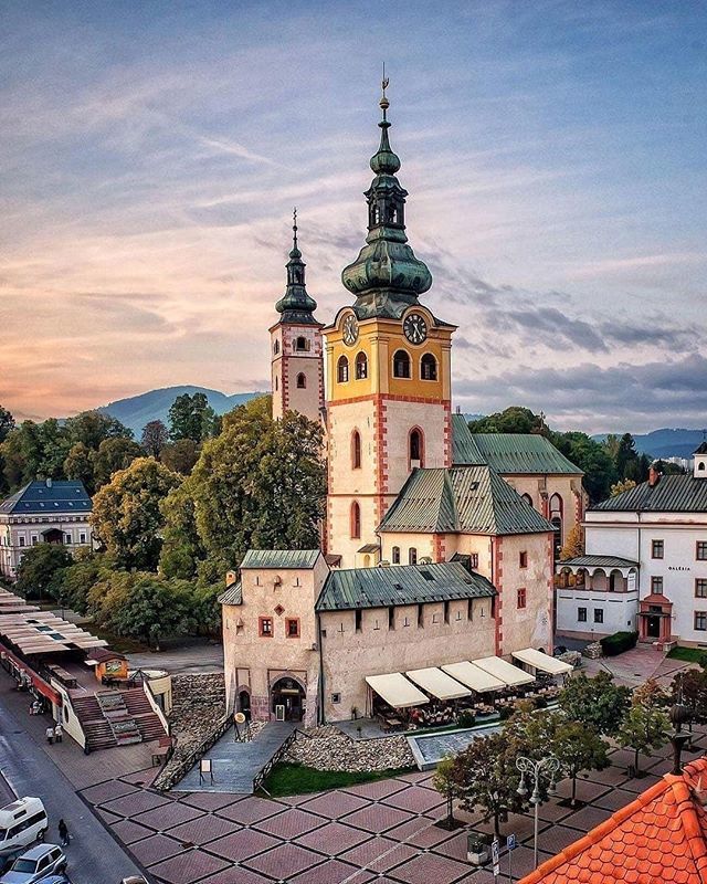 planinterrail's tweet photo. If you're travelling through Banská Bystrica, a city in central Slovakia encircled by the Low Tatras mountain range, be sure to check out the Barbican!
📍: Banská Bystrica 🇸🇰
📸: @tomashrozensky .
.
.
#interrail #interrailplanner #interrailing #eurotri… https://t.co/k2jPKhwkDx https://t.co/TADioOzh09