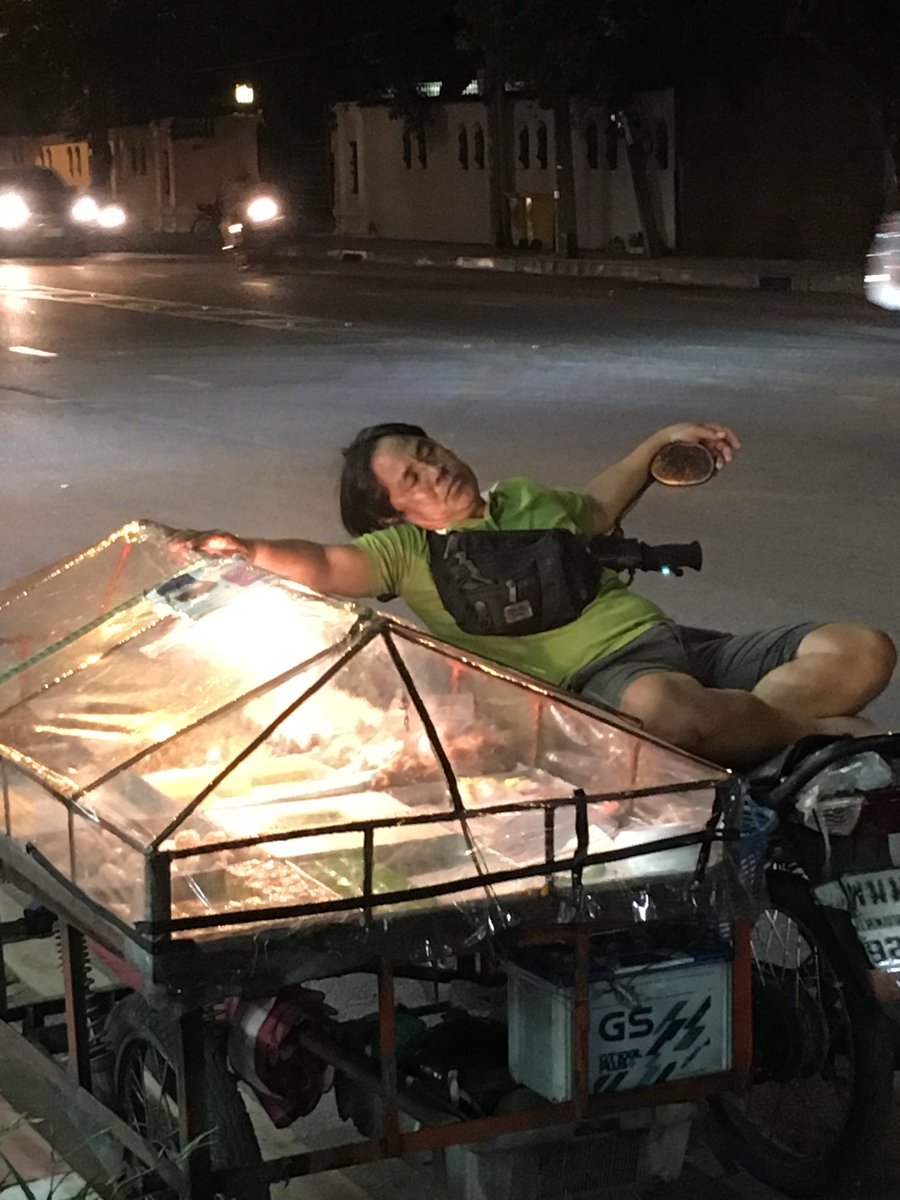 Good work if you can get it! #bangkok #goodnight #streetstyle #streetfood