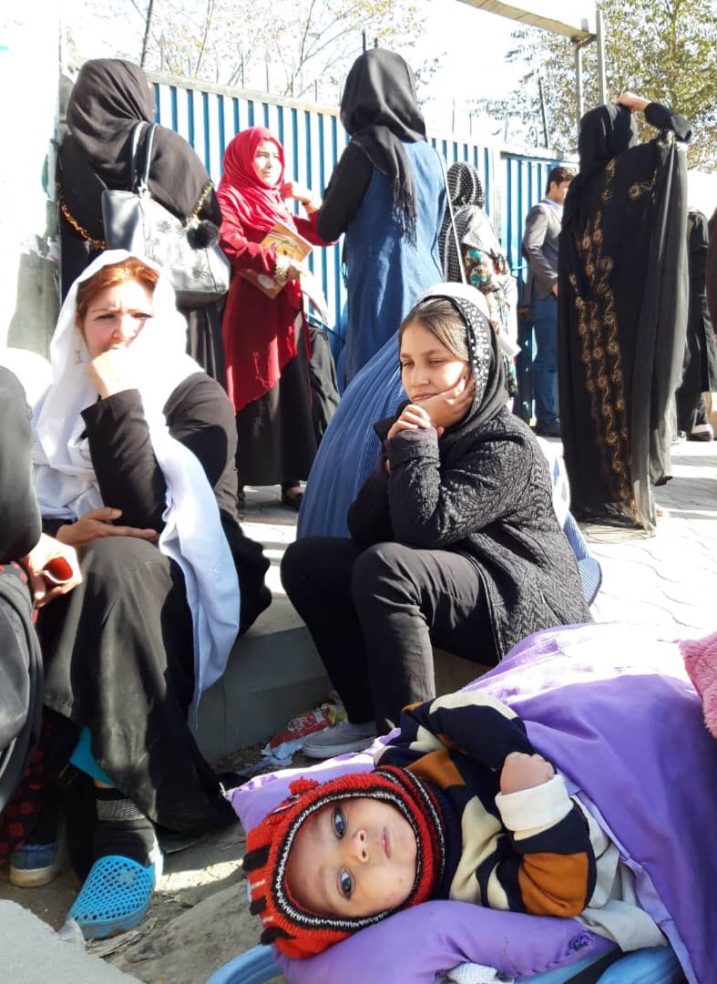 This is dedication! Impressive turnout of women for #AfghanElection. #Afghanistan
