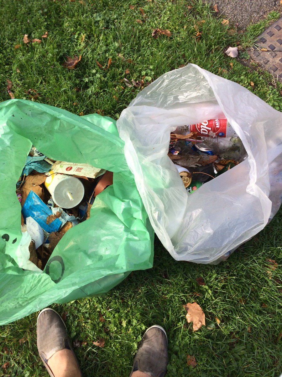 CleanUpWgc's tweet photo. First Litter Pick done, not a bad haul for an hours work. Still loads to do, if your currently litter picking in WGC or are interesting in joining me drop me a message. #Hertfordshire #plasticfree #environment #wgc #welwyngardencity https://t.co/RjQjGkWSo4