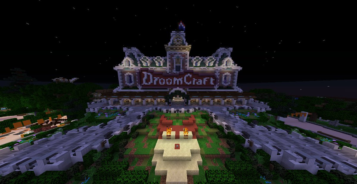 MiniJdc's tweet image. Helloween in @DroomCraft, (let op spoilers!!) droomcraft heeft weer iets moois neer gezet ondanks de weinige crew, ze mogen er trots op zijn 🤡🎃🎃 (meer foto's volgen!)