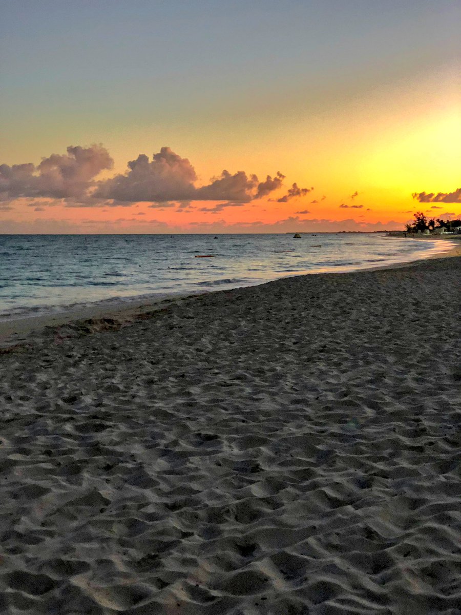 Hello Saturday 🌄😍
@BeachesResorts 
#sunrise #nature #beachesturksandcaicos #beachesmoms #socialmediaonthesand