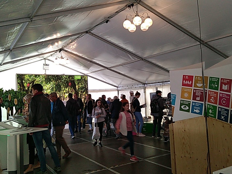 It was a great pleasure to meet the Mayor of Bonn - Ashok-Alexander Sridharan (@BonnGlobal) . He's excited about celebrating Bonn's 10th year partnership with Cape Coast. 

#UNDay2018
#BonnAct4SDGs