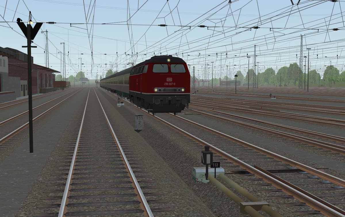 bundesbahner's tweet photo. Eine Runde durch die simulierten 80er-Jahre... #Zusi #Obere #Ruhrtalbahn #BR218 https://t.co/miC3eaKRRV