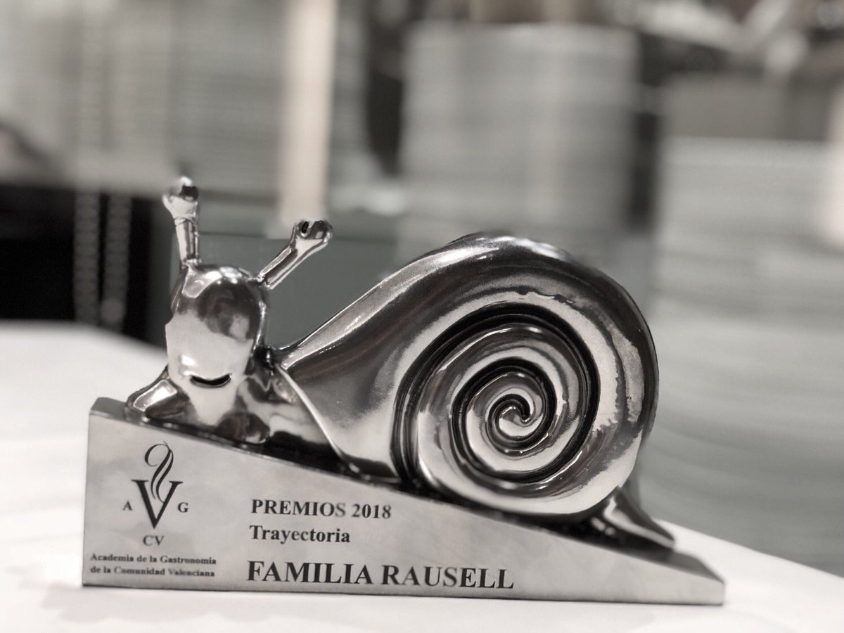 Muchísimas gracias a todos por el premio a la familia,en este año tan duro se lo queremos dedicar a ella,es para ti mamá 😘