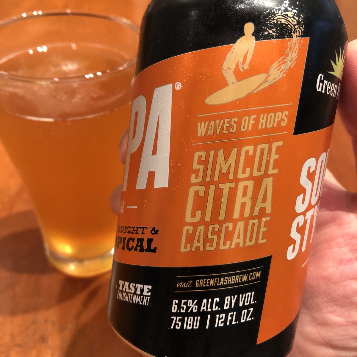 santoph's tweet photo. #ぷしゅ 。
週末の楽しみに取っておいたヤツ。
#にがうま
#soulstyleipa
#greenflash
#ipa
#indiapaleale
#simcoe
#citra
#craftbeer
#クラフトビール
#takubeer
#一杯目はスーパードライ https://t.co/OssxdW7eCX