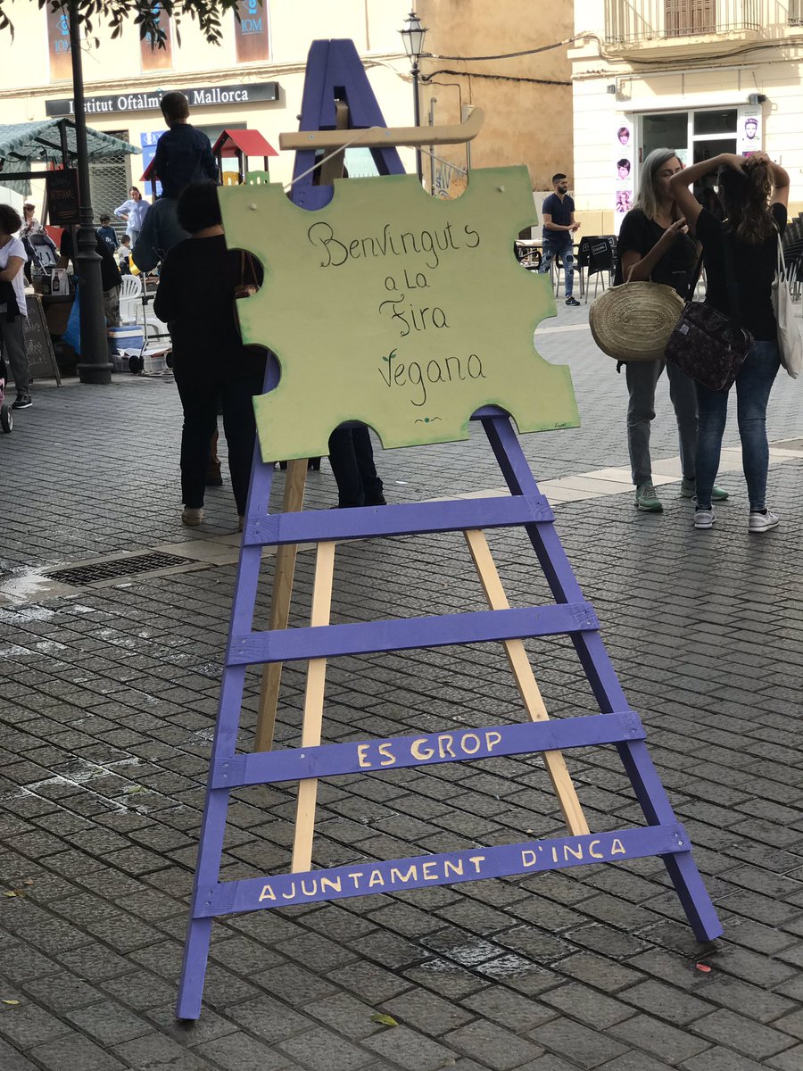 Virgilio_Moreno's tweet photo. Com a qualsevol #fira no pot faltar la part gastronòmica, vistam la #FiraVegana #FiresInca18 https://t.co/JaOaTmvfI3