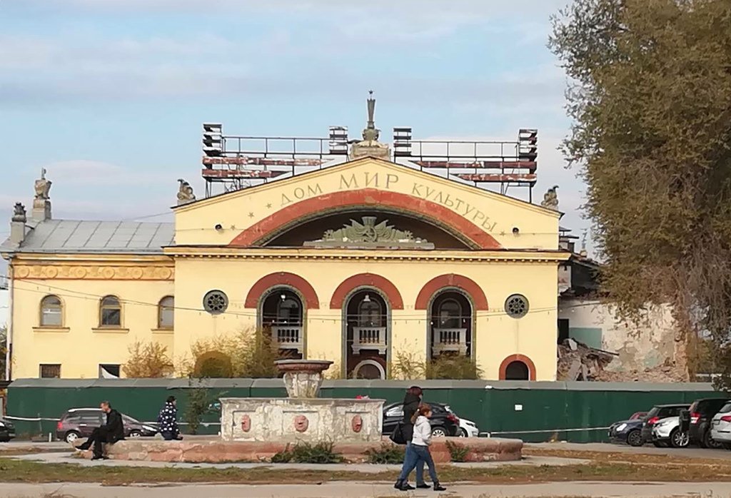 Армен Арутюнов on Twitter: \"Жители сообщают о сносе ДК Мир в Юнгородке ...