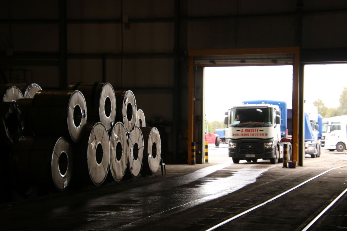 DBCargoUK's tweet image. 4 days to go! Today’s Key Fact: DB Cargo UK offers tailored end-to-end supply chain solutions. Our sector specialists work closely with customers to develop a supply chain solution that fulfils every need. #teamred #countdowntowolverhampton #keyfacts #didyouknow #DBCUK