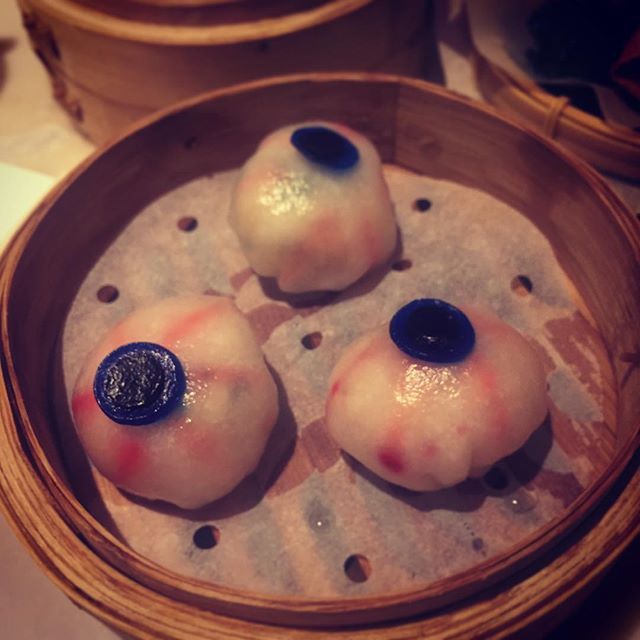 takushin's tweet photo. Eating eyeballs! #yumcha #eyeballs #halloween #dimsum #chinesefood https://t.co/pZX3CE9guA https://t.co/Jk4aE6v8NO