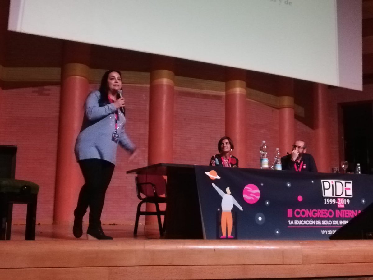 SindicatoPIDE's tweet photo. Presentación del proyecto pedagógico “El viaje de los refugiados: del conocimiento a la solidaridad”
Soledad Sagrado García y María José Galán Gamonales (IES Al-Qázeres. Premio Nacional de Educación para el desarrollo Vicente Ferrer).
#CongresoPide https://t.co/5SikdMPRS3