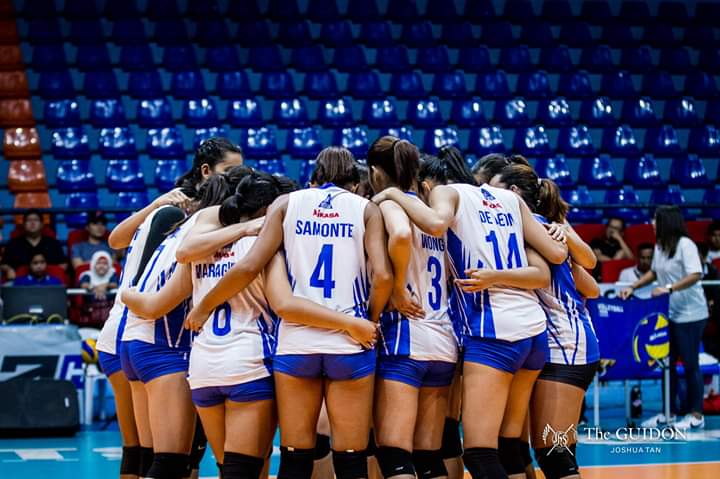 Good luck for tomorrow girls. One big fight 💪 @Maddie7Madayag @deannawongst @_beadel @vanie_g @belaaperaltaa @ravenadani @julessamonte @jayceeell3 @erikaraagas @jajaagno @/SamFanger 
#MagisEagles 
© Fabilioh 
📷 By: Joshua Tan