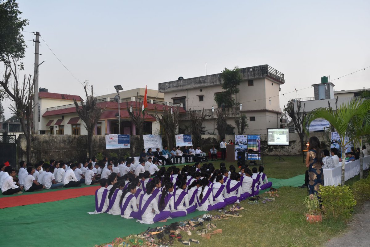 ddu_gky's tweet photo. As our students move towards placement, a workshop on Financial Awareness by SEBI has been conducted by our PIA TEAMLEASE. The students learnt the importance of savings in daily life and how to convert #savings into #investments
@MoRD_GOI @ddu_gky  @NIRDPR_India  @NIRDPR_DDUGKY https://t.co/ZG4yRvBdNO