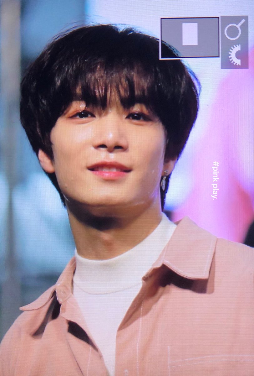JR_PINKPLAY's tweet photo. 181020 오늘도 수고했어요💕💖 #김종현 #JR https://t.co/QJwHWBersl