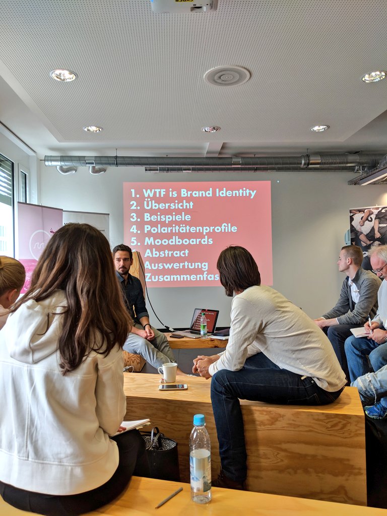 m_kutscher's tweet photo. Brand Identity soll dabei helfen, dass die Marke im Gedächtnis bleibt. #blogbig https://t.co/kFqyiElWRR