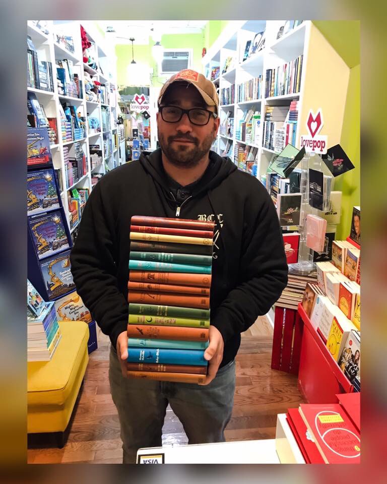 LittleBohoBooks's tweet photo. He loved our leather-bound classics so much he decided to take a few home with him! 

#BrianRebuildsHisLibrary #CanterburyClassics #LeatherboundClassics #❤️Classics #Gratitude #WordCloudClassics #ThunderbayPress #BayonneNJ #TheLittleBohoBookshop https://t.co/hnB7nAaRP1