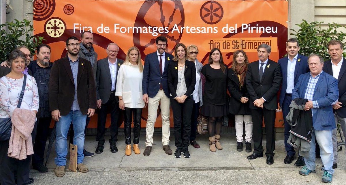 immagallardo's tweet image. Tot acompanyant l’HC Chacón i l’alcalde Albert Batalla  a la inauguració de la #FiraStErmengol #LaSeu  i molt contenta de trobar-me amb la representació pallaresa  @casamateusurp #trosdesort #laPeçadAltron
#OrgulldePirineu
#moltmesqueformatges
