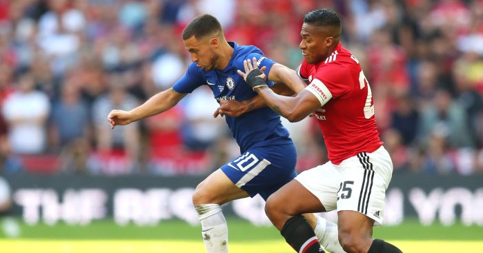 Menojawad65's tweet photo. Lukaku and Rashford cause a little bother down the right, but Jorginho intercepts and lays off to Hazard, who is manhandled from behind by Matic. The United player -
Chelsea v Man Utd Live Now here 
..
Watch Match Here : https://t.co/BhAaVFW7H1
..
#MUFC #CHEMUN https://t.co/aATJlwBTJF