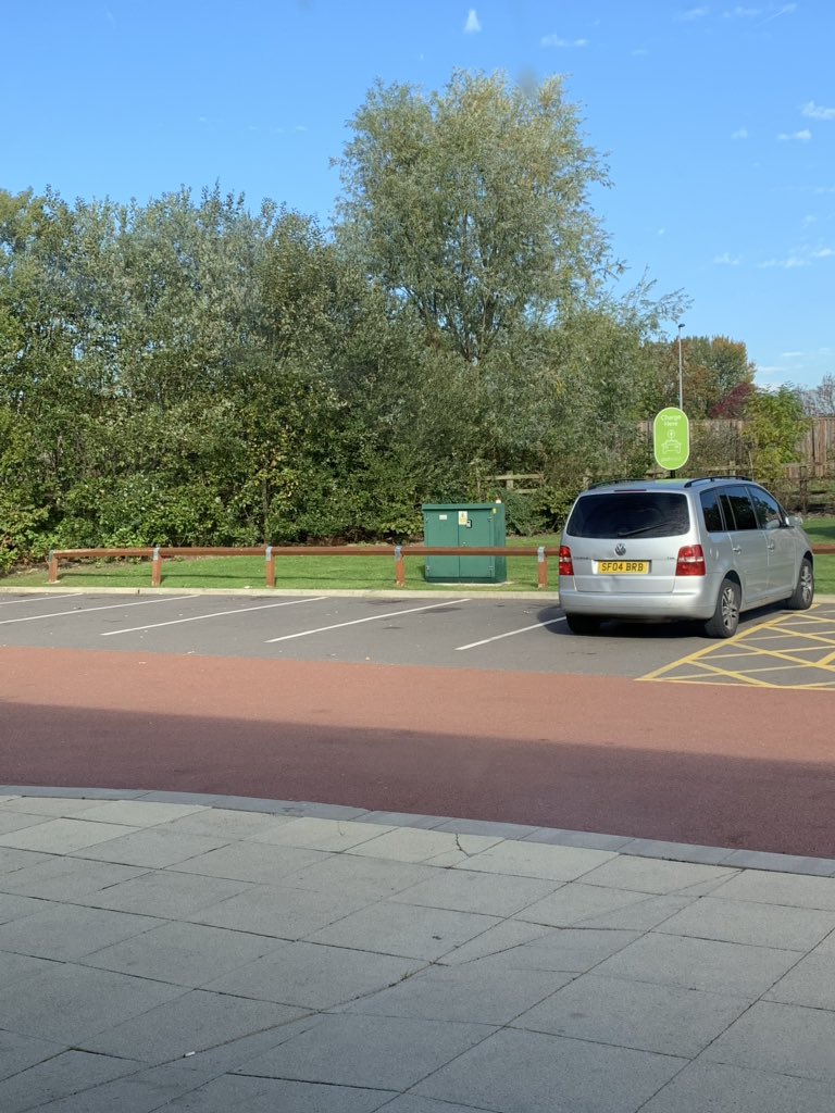 timbreaker's tweet photo. When there are loads of spaces free but someone still parks in the only space for electric charging in a non electric car 😆😆@Pod_Point #Gemini #ElectricCarProblems #Clowns https://t.co/Py6KpvMRBr