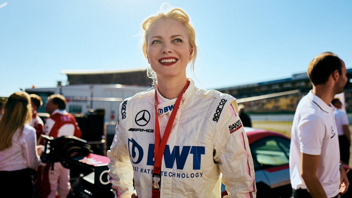 MercedesBenz_DE's tweet image. Auf dem #Daimlerblog berichtet Model und #ShesMercedes-Botschafterin @FKnuppe von ihrer Liebe für schnelle Autos und ihrer Leidenschaft für den Motorsport: mb4.me/franziska_knup…