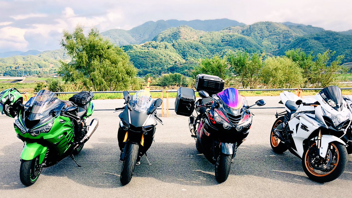 toyomaru_14r's tweet photo. #チャリティーライダーミーティング より無事帰宅
少ないけど募金させて頂きました
もっちんさん、もやさん、関係者の方々、お疲れ様でした🙇🏻‍♂️

今日は着いた早々、ジェミニとぽっぴんが出迎えてくれマジで嬉しかった😊
えんてーとはハグ
久々の再会
礼儀正しい優しい3人
#えんてーいんだすとりーず https://t.co/Aq3pE5MS04