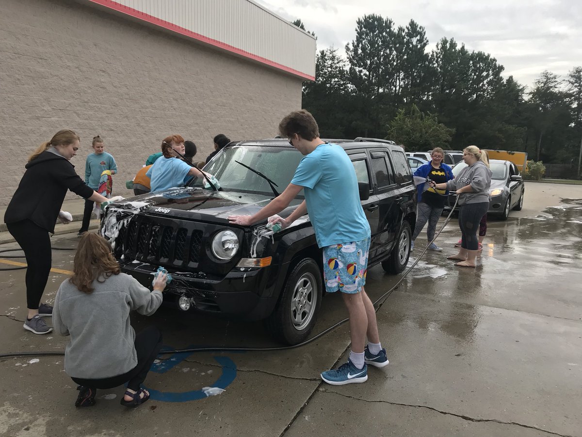 SWRHSChorus's tweet image. Awesome day at our SWRHS Chorus Car Wash at AAP. Thank you to everyone for their support- and a huge thanks to the students that continued to work in the rain! Y’all are rockstars! 💦🚙 #swrhschorus