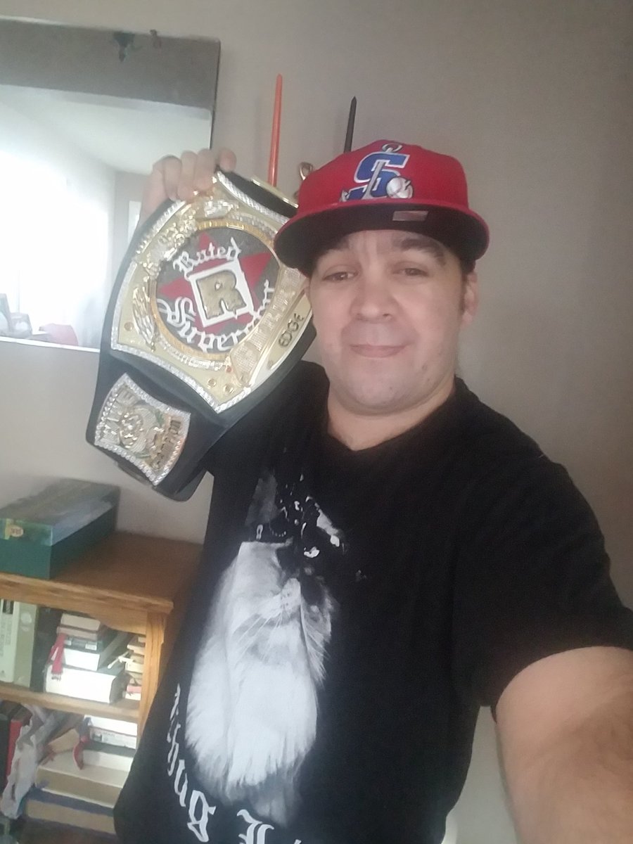 JohnCox411980's tweet photo. @NatbyNature I'm about to head out to see Hart Dynasty  Tyson kidd @TJWilson @DBSmithjr   and I'm representing my #2paws #BritishBullDogDaveyBoySmith  T-shirs on this Awesome #Caturday! https://t.co/VyjQN8lWM1