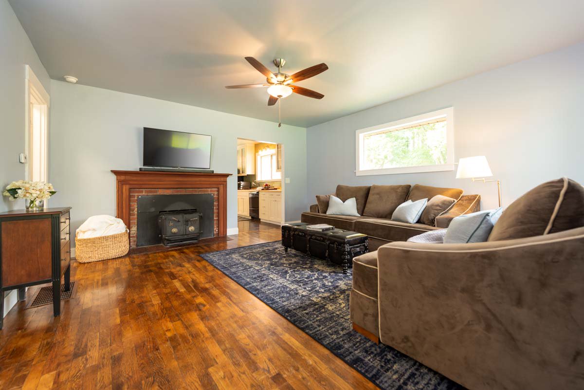 PierceCountyRE's tweet photo. Charming Lakewood Craftsman 
Open House | Sat &amp; Sun | 11 - 2
Many more photos ➡️ https://t.co/ZxiVJzrc6F

Here is the address! ➡️ 8912 Highland Ave SW, Lakewood, WA https://t.co/Bbp6igZBkr