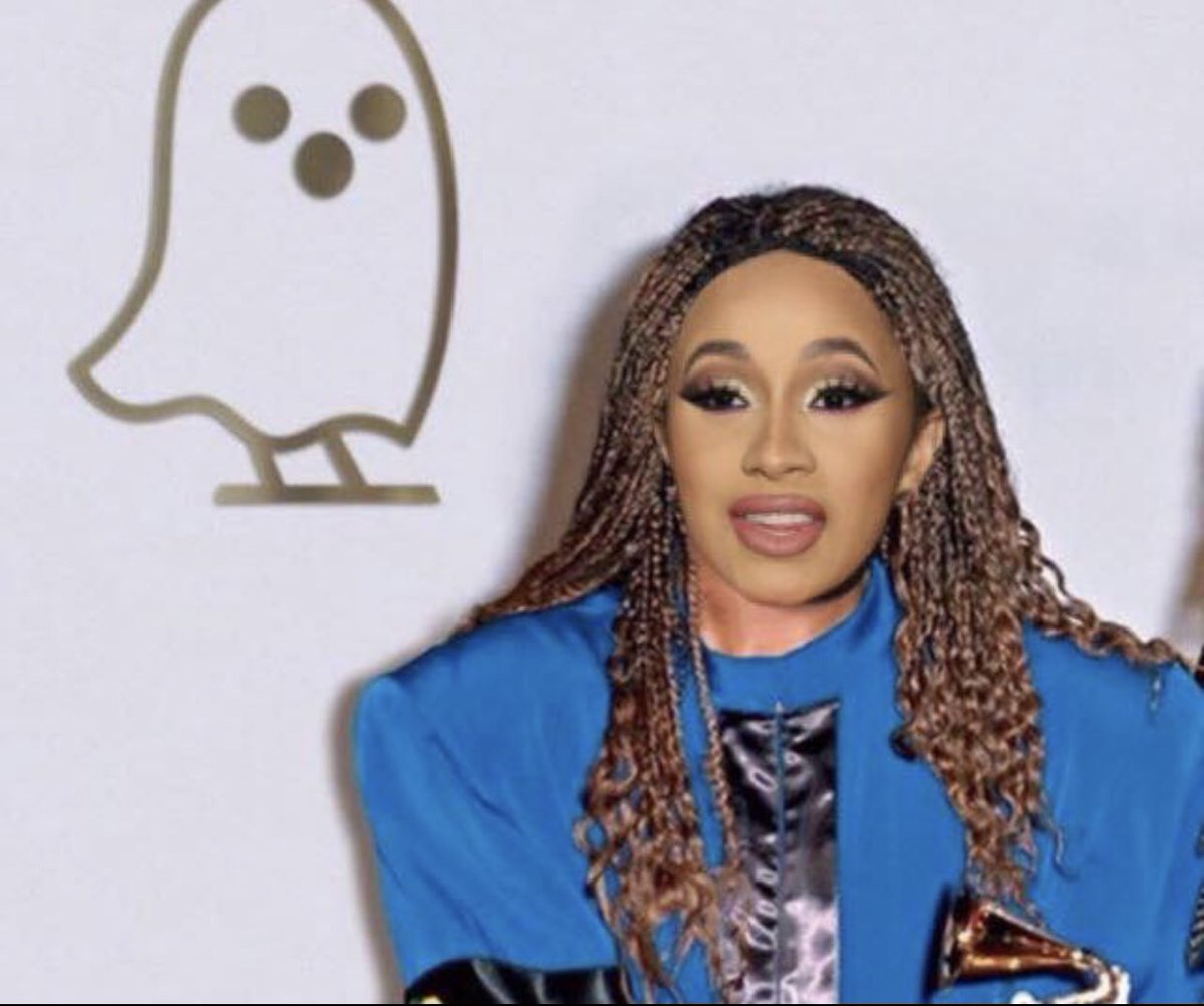 Officialhandz_k's tweet photo. @NICKIMINAJ Got y’all Mad AF over this Transformer Verse #MetaphorGenius #MilliVanilli #LearnYourHistory Bitches out here hiring professionals to get the job done #Nickiminaj said it Best “We Don’t pay niggas to come in and Write my Shit” #FACTS #CardiVanilli https://t.co/d6AeoqRu0x