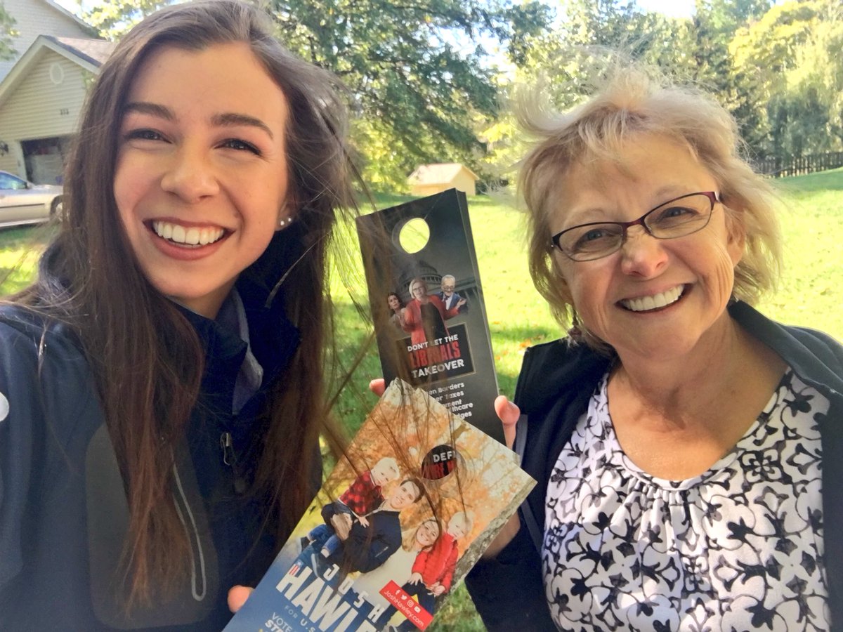 isaffamo's tweet photo. Saturday’s in St. Charles are for the doors!! #MOSen #LeadRight #DefendtheMOjority ✌🏼🇺🇸 https://t.co/5bC4aGndja