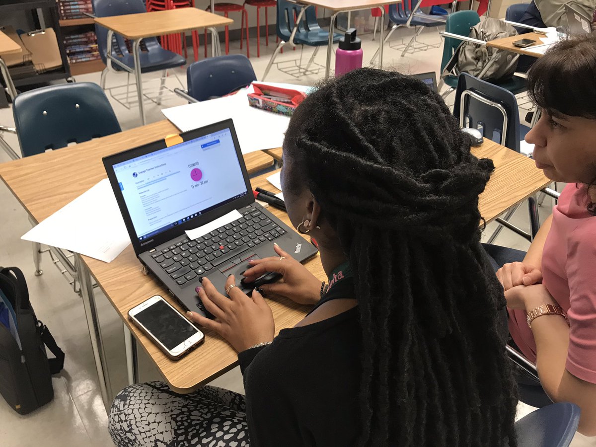 BrowardScience's tweet photo. Welcoming a new group of Science teachers to Broward County! 👍 #NewTeacherAcademy #BrowardScience #SecondaryLearning #ScienceTeachers https://t.co/68lsQ5uanB