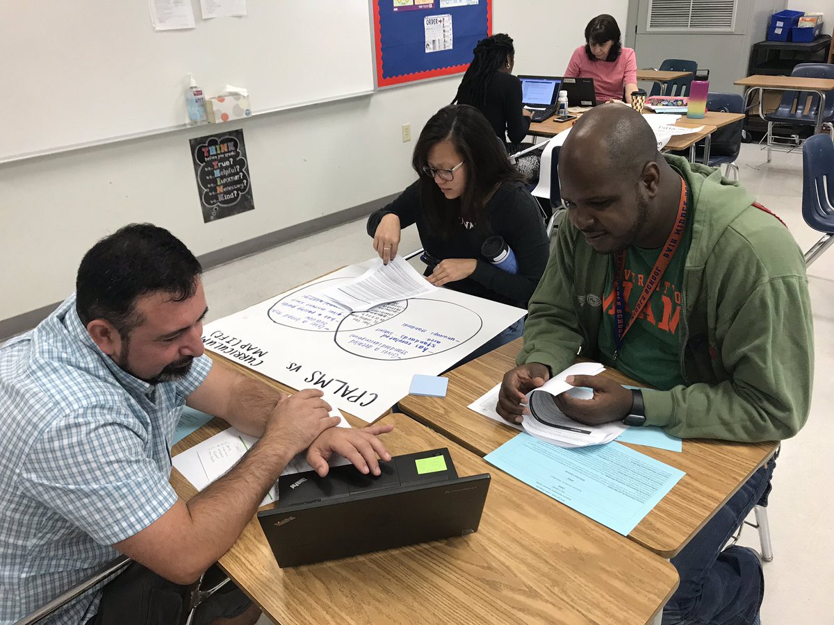 BrowardScience's tweet photo. Welcoming a new group of Science teachers to Broward County! 👍 #NewTeacherAcademy #BrowardScience #SecondaryLearning #ScienceTeachers https://t.co/68lsQ5uanB
