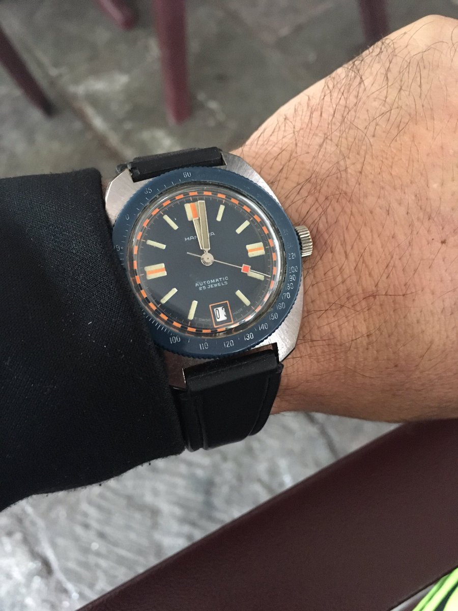 relojmondo's tweet photo. A cheap and simple but beautiful divers watch from 70’s Hanowa automatic. #WATCH #collectorwatch #watchcollector #diverwatch #wristwatch https://t.co/kWvJzzb5Ce