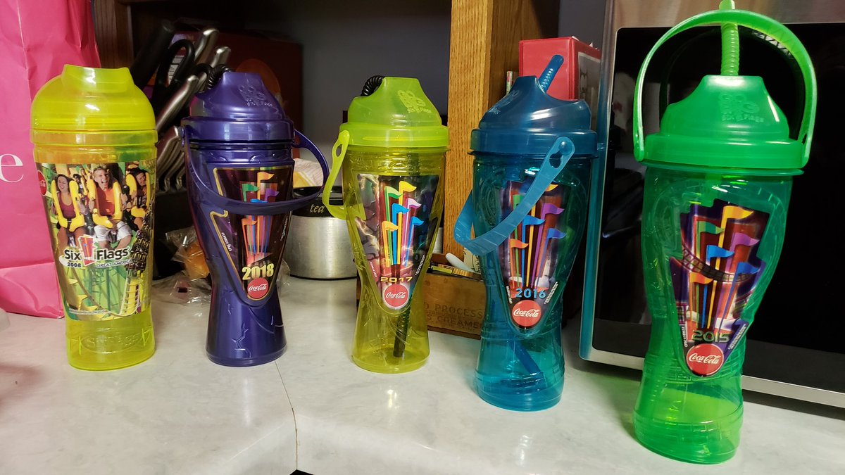 bryantobin's tweet photo. Can't wait to see next year's design! @SixFlags @SFGreat_America #sixflagscupcollector https://t.co/WNf1iFzlVk