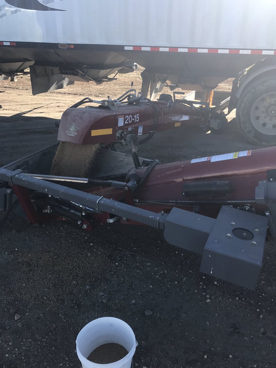 riviereagseeds's tweet photo. Thanks to @EBourassaSons for getting me going again so quick #clean18 https://t.co/lvSIyCPTHj