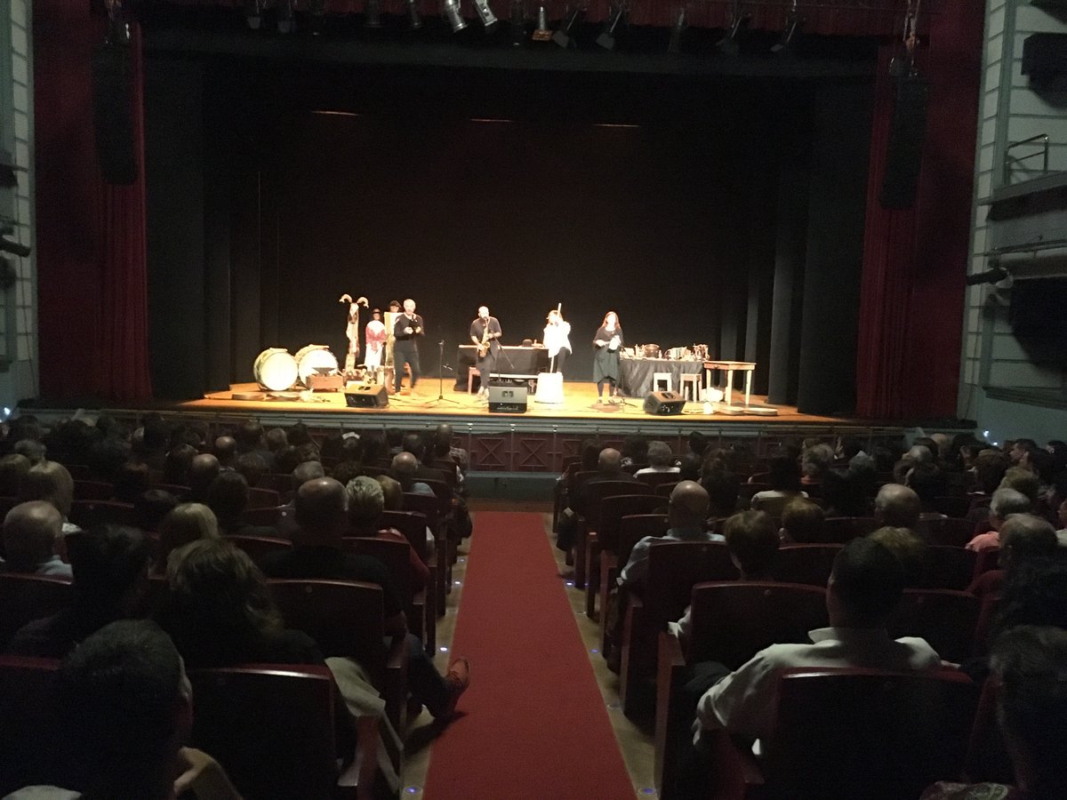 Desinstrumentad's tweet photo. Otro concierto inspirador y maravilloso con @MAYALDE. Gracias Eusebio, Pilar, Laura y Arturo por ensancharnos el alma con vuestra música. Gracias a todas las personas que habéis llenado el Teatro García Lorca de Getafe. Que nos sigamos juntando para cantar y bailar es un regalo. https://t.co/fgijZgGlEI