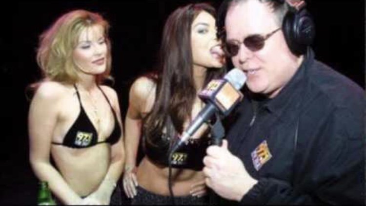 michaelRmeyers4's tweet photo. Extra points if you remember listening to this guy growing up 👍📡🎛🗣 https://t.co/6rG02zPhDV