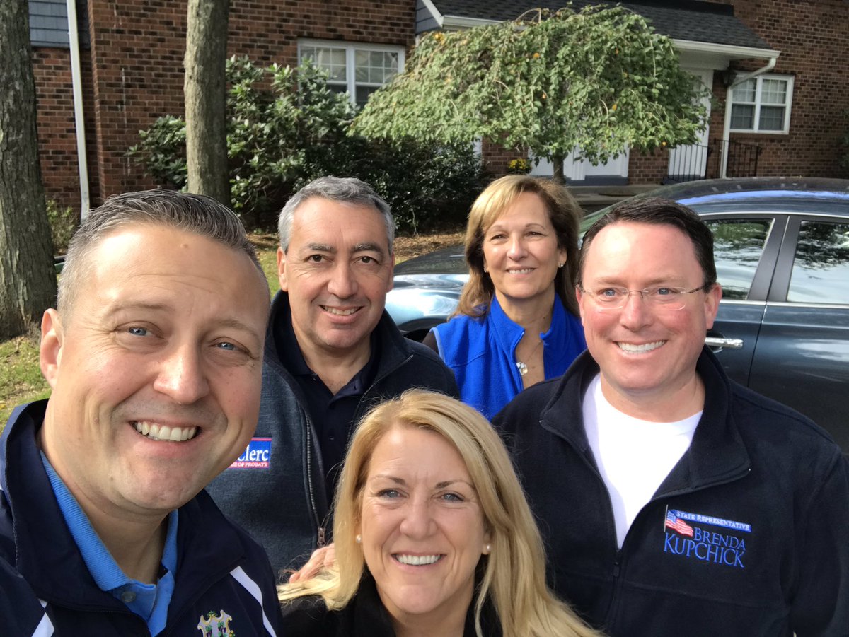 jpsredzinski's tweet photo. Great day to be out campaigning for @BrendaKupchick &amp; @RepDevlin #fairfieldct #ctgop #cthrcc https://t.co/y7mZuuRe5s