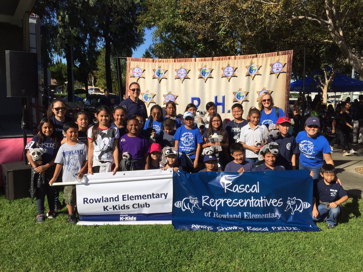 jmartinez727's tweet photo. Way to go Rascals, great job on the @buckboarddays parade! Thank you students, teachers and parents ππ #KKids #RascalReps #WeAreRUSD @RowlandSchools @RascalPride @RascalDavies @teachertbi @TDelligatta1 https://t.co/tyu3ANVrRE