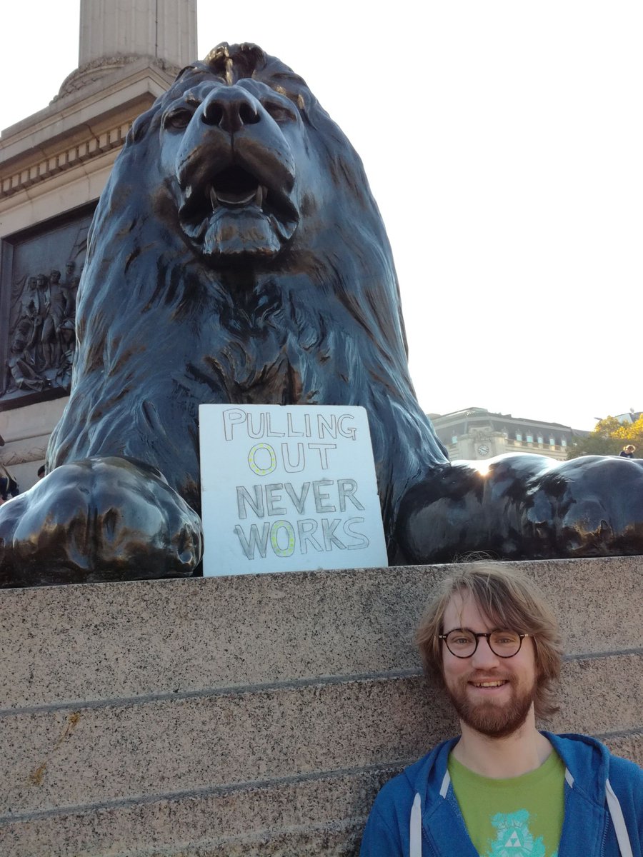 slewrateartist's tweet photo. Making our voices heard in Westminster..
#PeoplesVoteMarch #ParliamentSquare #StopBrexit #PeoplesMarch #FinalSay #pissoffmay #pullingoutneverworks https://t.co/OkKfd4GYLU