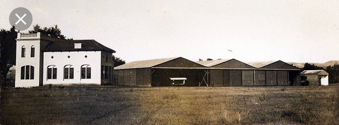aviaciondigital's tweet photo. Feliz Día @controladores españoles. Aquí tenéis la foto de la primera “TWR” de ESPAÑA en Guadalajara, llamada “Torre de Avistamiento o Chalet de pilotos” en 1917/1919 (Doc.Municipal 1917) a Cuatro Vientos le quedaban 5/3 años ⁦@ArielShocron⁩ https://t.co/d8DW0ObU8r