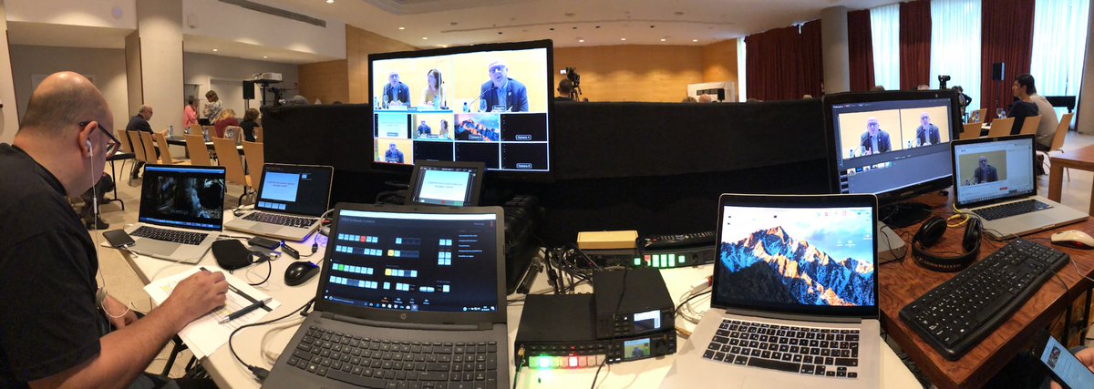 VIDVISUALGROUP's tweet photo. Seguimos con otra realización en directo con señal de cámaras, proyección y presentaciones. 1 jornada intensa controlando todos los detalles. https://t.co/WPpwQnn9dx